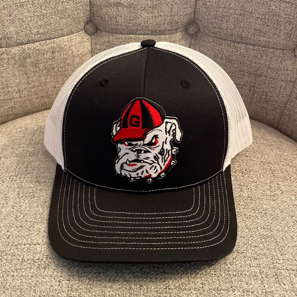 Black and white Richardson 112 UGA Dawgs hat